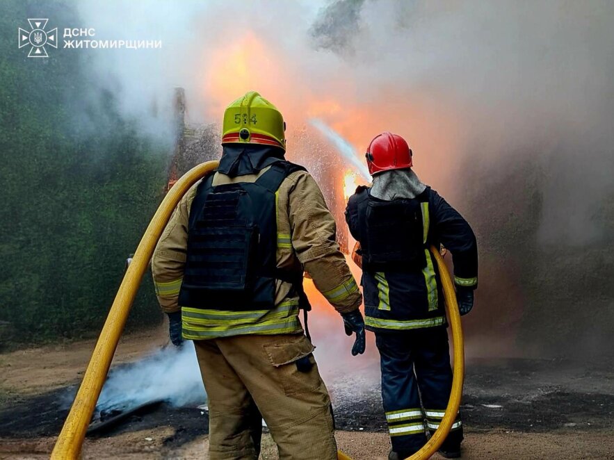 У ДСНС показали фото наслідків ворожих атак на Дніпро та Україну