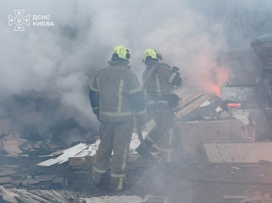 У ДСНС показали фото наслідків ворожих атак на Дніпро та Україну