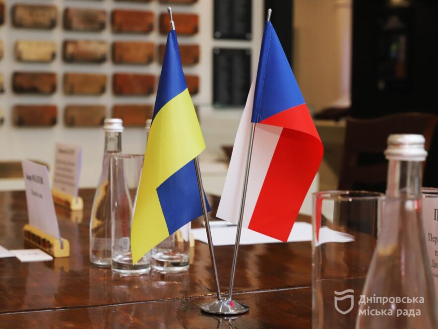 ОФІЦІЙНО                «Готові підтримувати перед зимою»: після масованого нічного обстрілу до Дніпра на зустріч із Філатовим прибув посол Чехії Лубош Весели