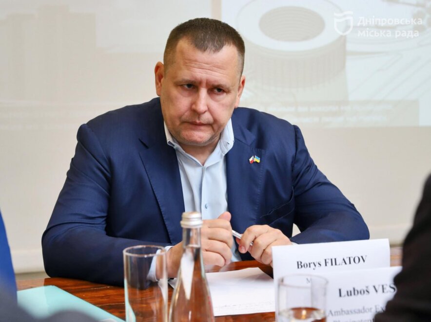 ОФІЦІЙНО                «Готові підтримувати перед зимою»: після масованого нічного обстрілу до Дніпра на зустріч із Філатовим прибув посол Чехії Лубош Весели