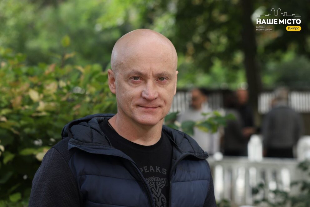ОФІЦІЙНО                У Дніпрі на фасаді гімназії № 20 відкрили меморіальну дошку загиблому захиснику Володимиру Кисілевичу
