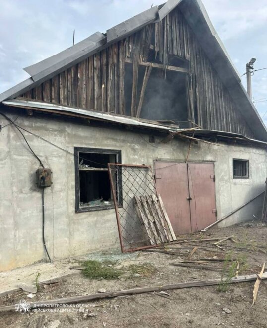 У Дніпрі внаслідок атаки пошкоджені будинки, спортивна школа та заклад освіти