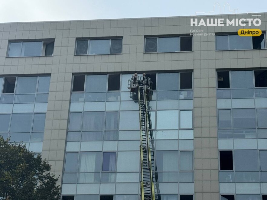 ЕКСКЛЮЗИВ
                                У Дніпрі ліквідовують наслідки атаки на бізнес-центр: врятовано 45 людей, відомо про одного пораненого