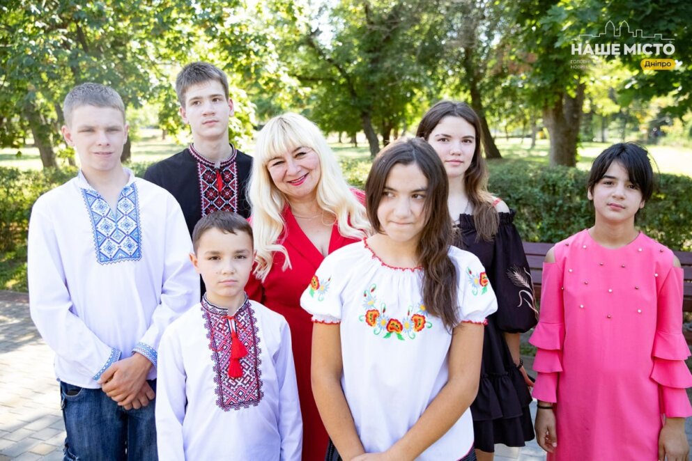 ЕКСКЛЮЗИВ
                                Дітям потрібен дім: як працює система сімейного виховання у Дніпрі