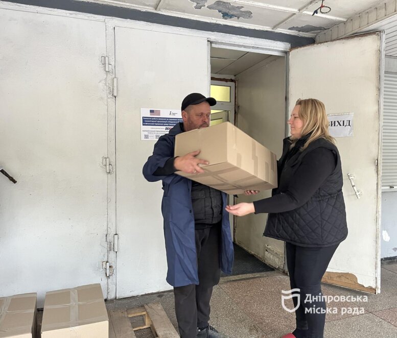 ОФІЦІЙНО                Вимушені переселенці продовжують отримувати безкоштовні продуктові набори від Дніпра