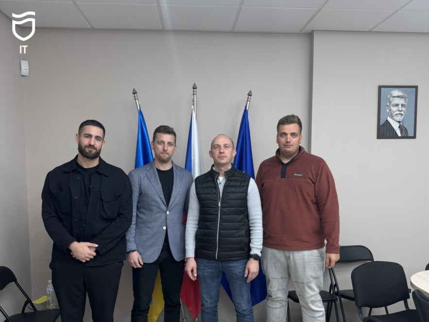 Захист даних та реагування на кібератаки: у Дніпрі обговорили безпеку міських цифрових систем