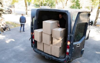 У лікарні Дніпра передали 1000 комплектів операційного одягу 