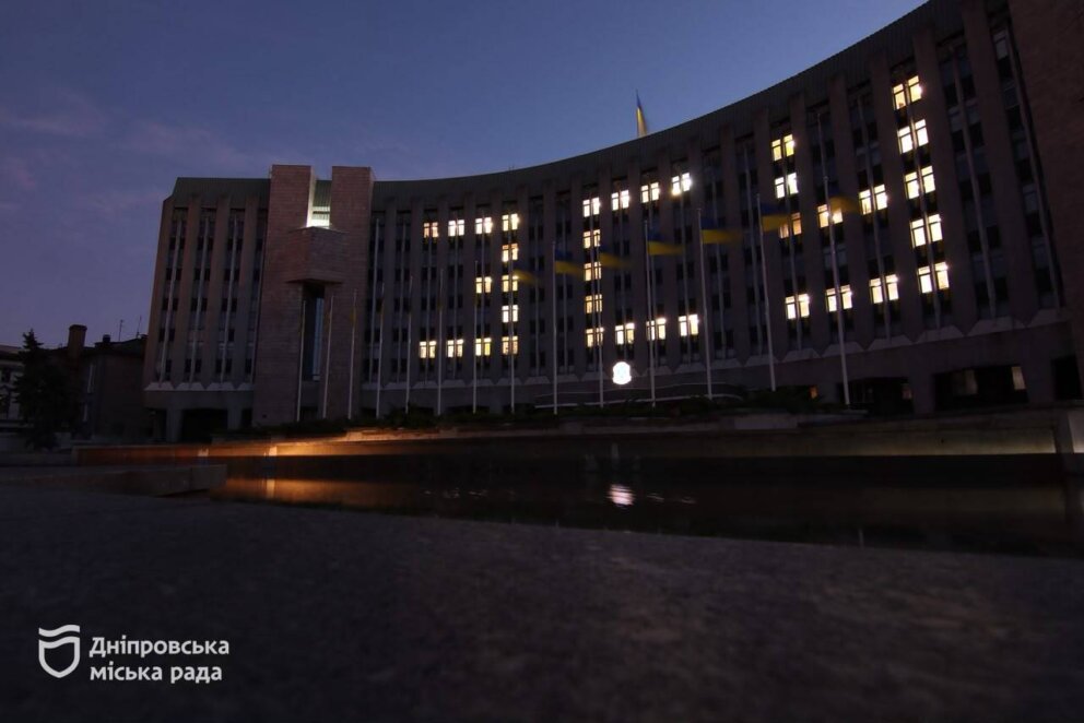 До Дня захисників і захисниць України мерія Дніпра традиційно долучилася до патріотичної акції, підсвітивши на головній адміністративній будівлі тематичний напис