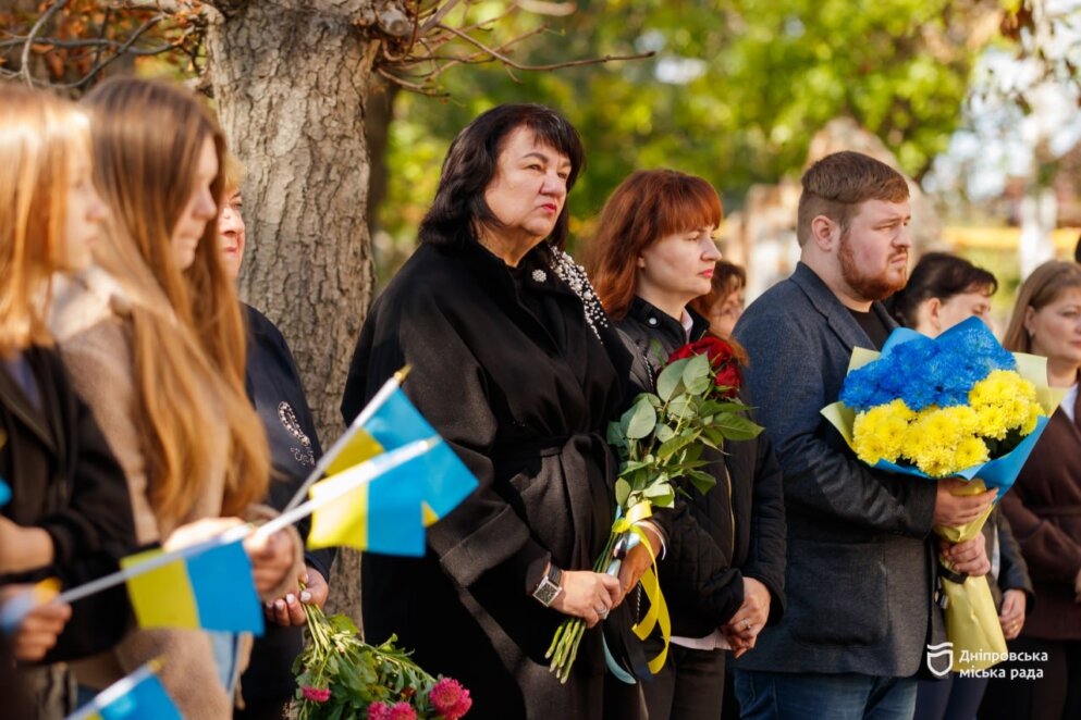 У Дніпрі відкрили меморіальну дошку на честь загиблого захисника Сергія Фесенка