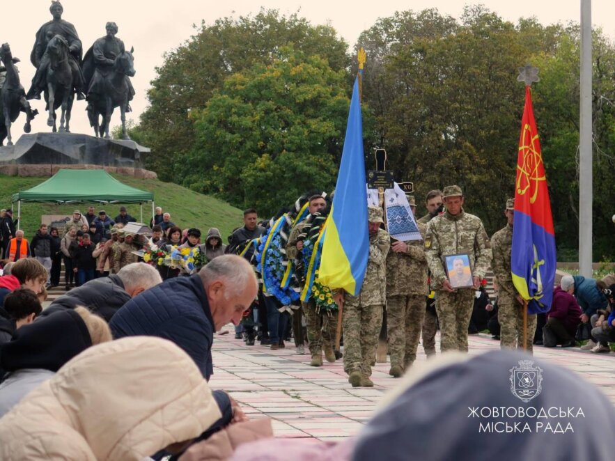 Жовтоводська громада провела в останню путь загиблого захисника Сергія Махиню