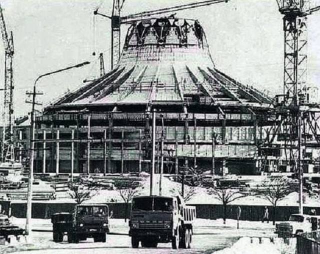 Манеж-трансформер і купол на 19 метрів: чим унікальний Дніпровський цирк