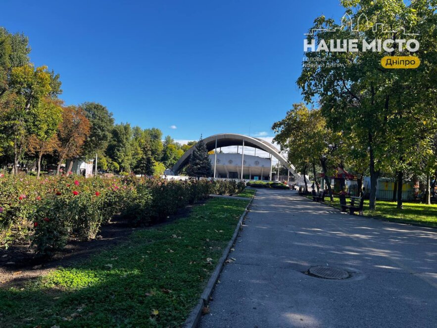 ЕКСКЛЮЗИВ
                                Парк Глоби у Дніпрі на початку жовтня: золоте листя, троянди й тепле сонце