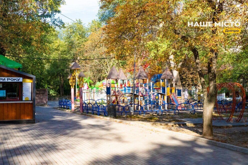 Улюблене місце для осінніх прогулянок: як виглядає парк Шевченка у Дніпрі у жовтні