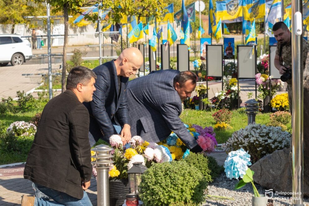 ОФІЦІЙНО                У Новокодацькому районі на Алеї пам’яті відкрили нову частину проєкту «Історії Героїв»