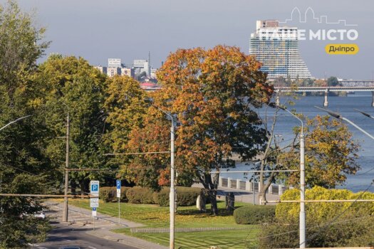 Золота пора у Дніпрі: набережна засяяла всіма відтінками осені