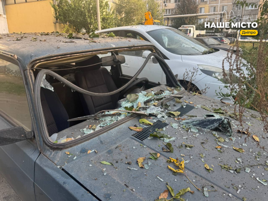 ЕКСКЛЮЗИВ
                                Дронова атака на Дніпро: що відбувається на місці удару та куди звертатися мешканцям пошкоджених осель