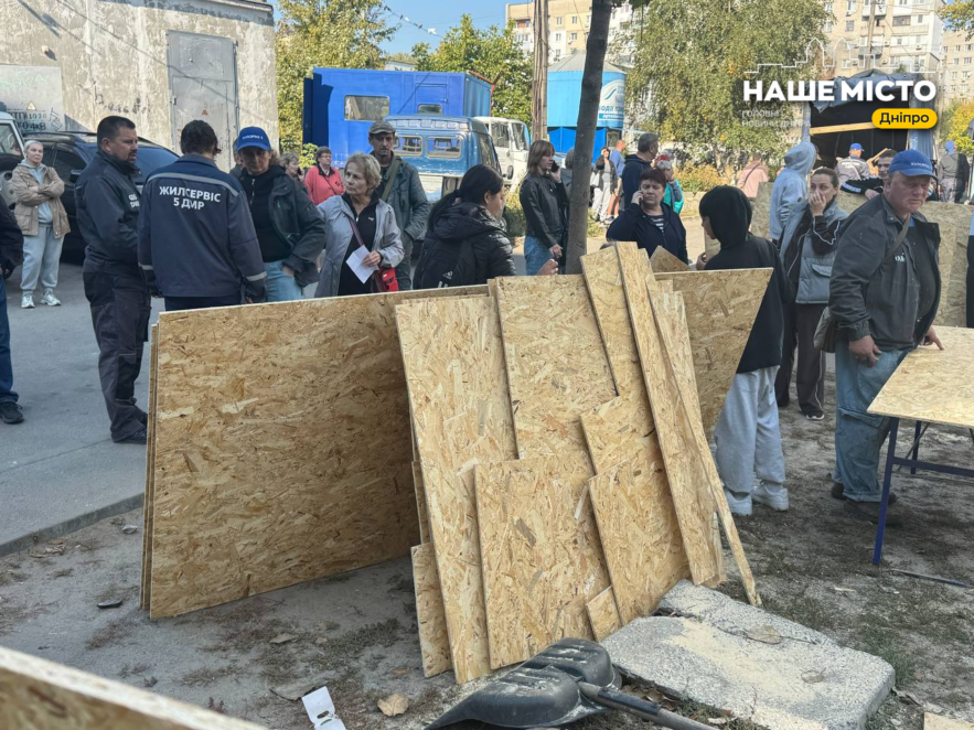 ЕКСКЛЮЗИВ
                                Як у Дніпрі виглядає девʼятиповерхівка, в яку влучив шахед в ніч на 11 жовтня