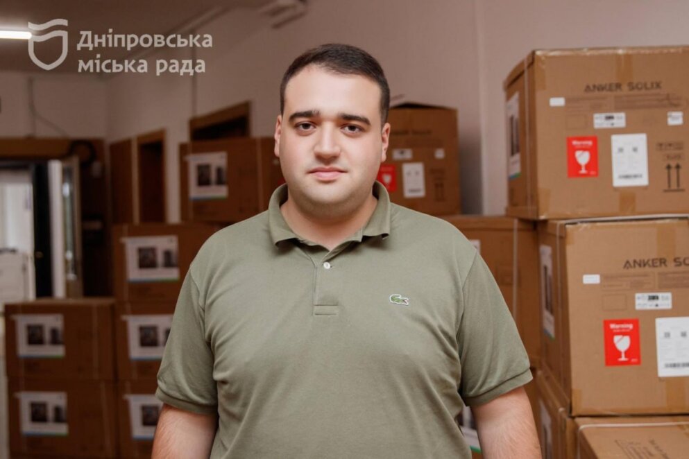 КП «єДніпро» отримало 25 зарядних станцій для забезпечення роботи Єдиної гарячої лінії міста 1530 під час відключень