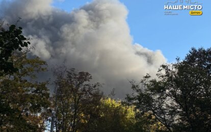 Ворог знову вдарив по Дніпру: спалахнула пожежа, є поранені