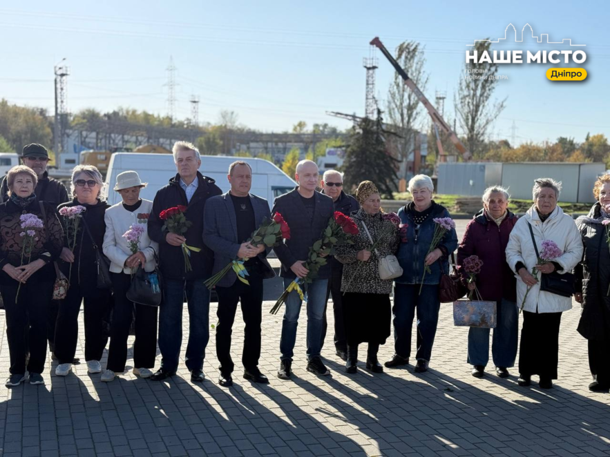 ЕКСКЛЮЗИВ
ОФІЦІЙНО                83 роки з дня визволення міста від фашистських загарбників: у Дніпрі вшанували пам’ять полеглих героїв