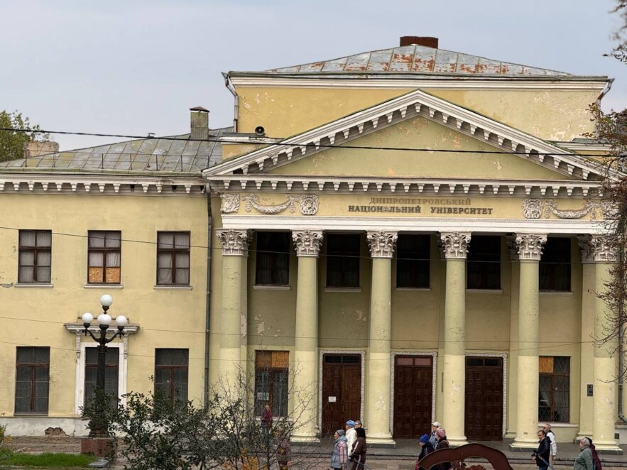 Ректору ДНУ, який ігнорує рішення суду щодо реставрації понівеченого Палацу студентів, загрожує кримінальна відповідальність