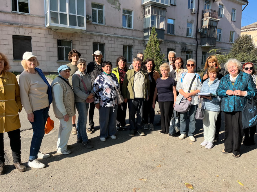 Екскурсія Лівим берегом: у Дніпрі дослідили історію Мануйлівки та Музею спротиву Голодомору
